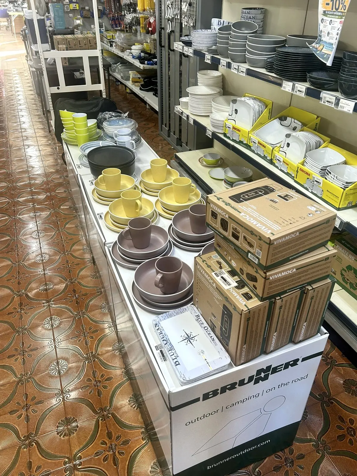 Stoviglie e accessori cucina per camper e campeggio
