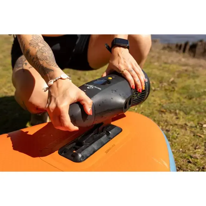 w24264-action-24-spinera-underwater-powerfin-scooter_1.webp