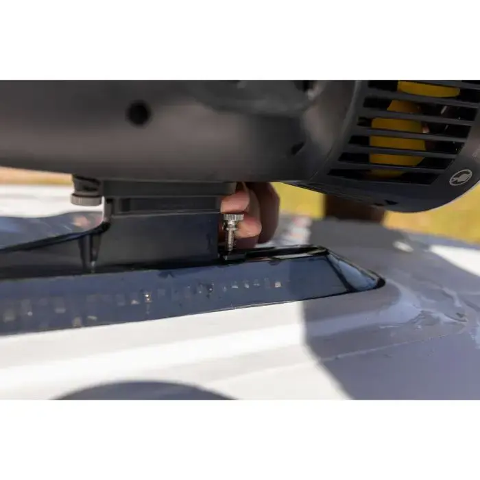 w24264-action-11-spinera-underwater-powerfin-scooter.webp