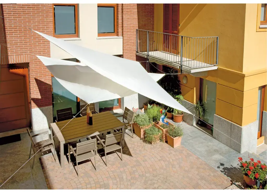 VELA TRIANGOLARE 5x5x5 – POLIESTERE ECRU’